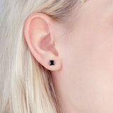 Foto von Minimalist ceramic earrings • 5mm