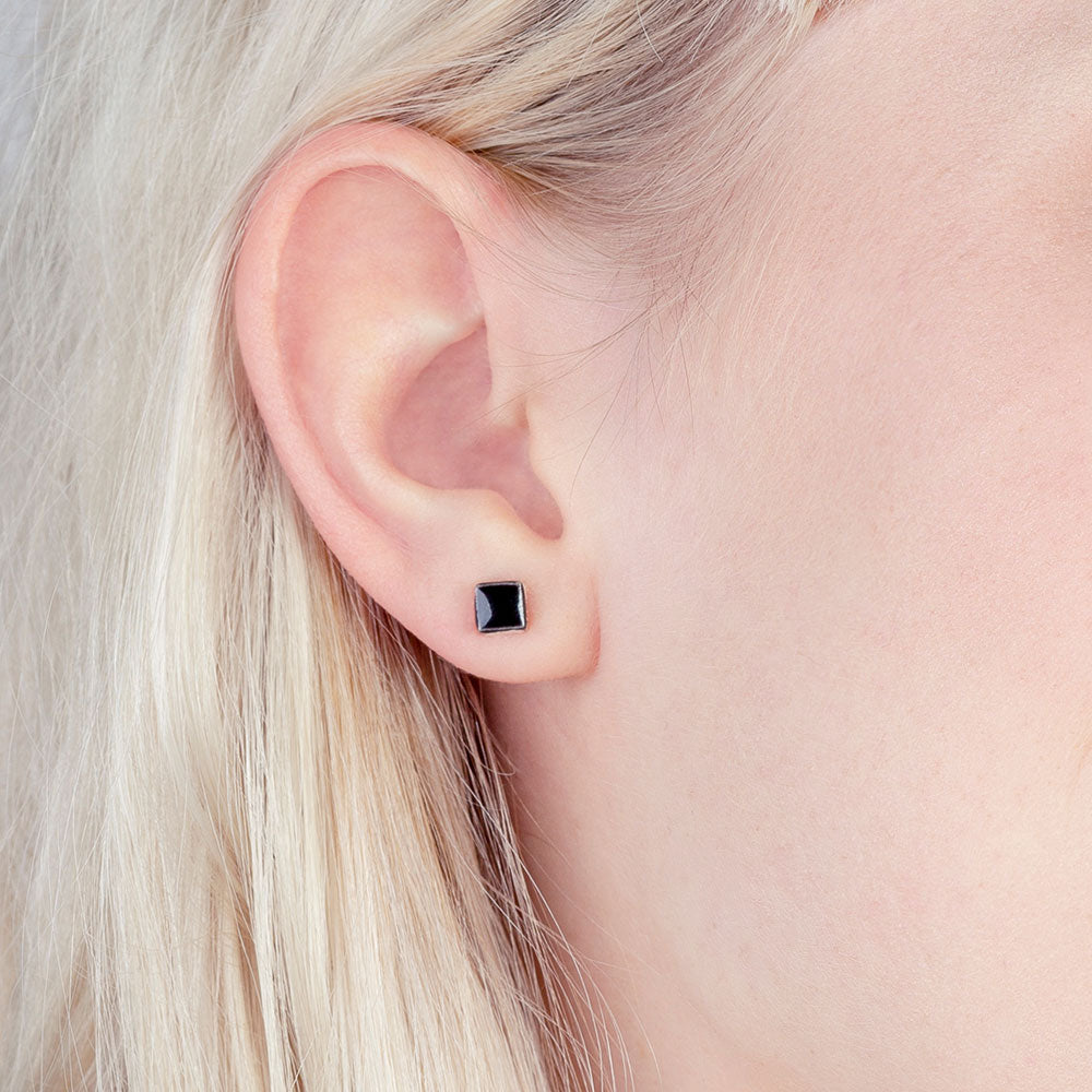 Foto von Minimalist ceramic earrings • 5mm
